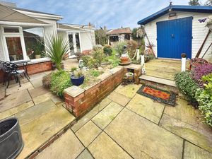 SEAVIEW ROAD- click for photo gallery